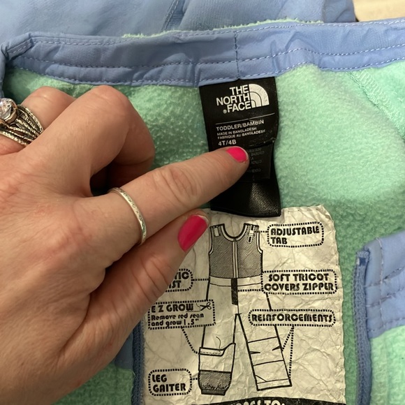 The North Face , waterproof snow suit / pants with bib - Picture 5 of 6